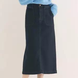 로엠 데님 포켓 롱스커트 RMWJE11G97-T)