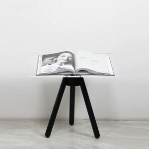 잡지 꽂이대 장식품 데스크탑 고급 금속 아크릴 바닥 거치대 삼각대 대형 책 앨범 전시 독서대