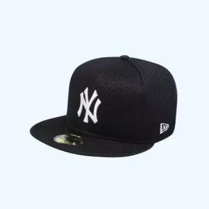뉴에라 MLB 뉴욕 양키스 스페이서 메쉬 피티드캡 블랙 15206381 5050137