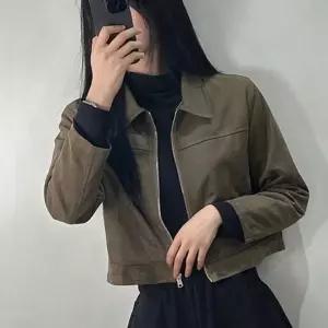 스웨이드 크롭 숏자켓 카라넥 무스탕 절개 여성 가을