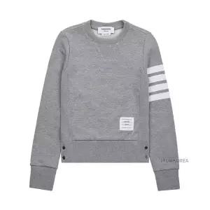 [롯데백화점]톰브라운 SS26 여성 클래식 맨투맨 FJT002A 00535 055