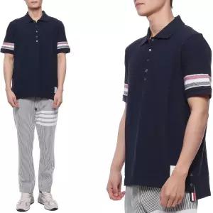 [롯데백화점]톰브라운 23SS 남성 삼선 스트라이프 폴로 반팔티셔츠 MJP169A J0046 415 23S