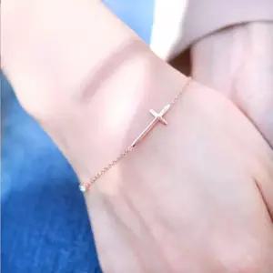 [이어넥핸즈]써지컬스틸 14k 핑크골드 도금 가로슬림십자가 팔찌 (6927014A)