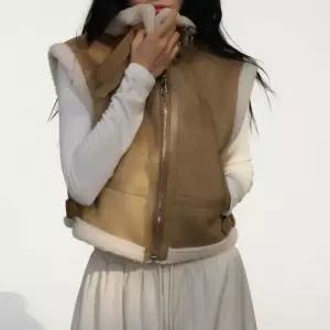 [신상오픈런]여성 하이넥 양털 무스탕 레이어드 데일리 조끼 (46120506)