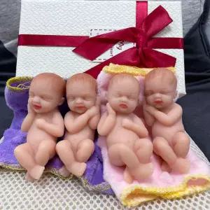 LONIAN 4pcs 3인치 풀 실리콘 인형 놀이 세트 상자
