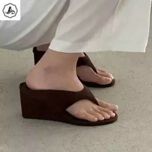 [애슬릿] 쪼리 슬리퍼 웨지 힐 여름 여성 스웨이드 바캉스