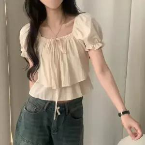 쪼예 오프숄더 투웨이 밴딩 퍼프 캉캉 프릴 반팔 블라우스