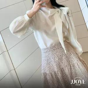 쪼예 하객룩 쉬폰 리본 타이 퍼프 긴팔 블라우스