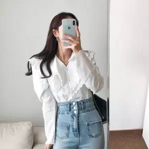 [당일발송] 블랑 토숀레이스 장식 프릴 빅카라넥 화이트 셔링 블라우스