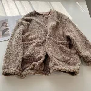 여성 포근한 양털 넉넉핏 오버핏 뽀글이 아우터 겨울 투포켓 라운드넥 자켓