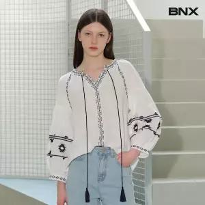 BNX 에스닉 패턴 포인트 노카라 여성 긴팔 블라우스 BX1BL006L0 1120252
