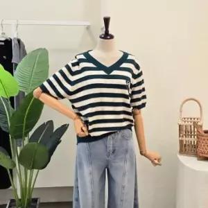 포커스 FM6E3KT34598 하트 스트라이프 브이넥 니트