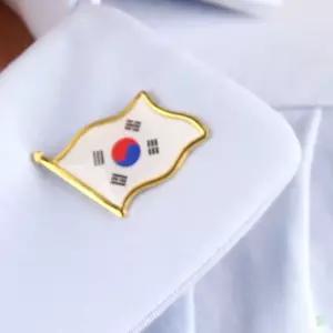 태극기 소품장식 고정핀 뱃지 브로치 휘날림형 금속