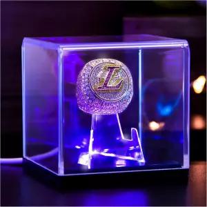 LED 조명이 들어오는 자외선 차단 투명 챌린지 코인 홀더가 포함된 챔피언 반지 전시 케이스 기념품용