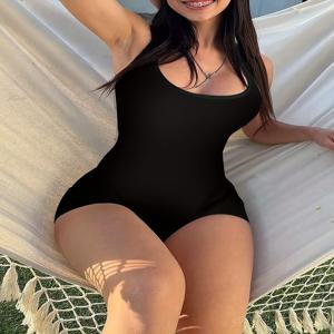 매트 블랙 원피스 복서 반바지, 앞부분 U넥 디자인과 뒷부분 크로스 타이로 복부 보정 및 엉덩이 리프팅 효과, 슬리밍 점프수트