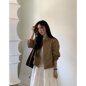 헤지스레이디스 경량 셔츠카라 숏 점퍼 카멜 HSJU5B304CM