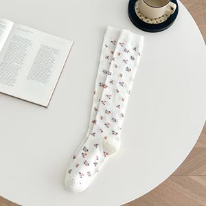 TEMU 여성용 봄/가을 귀여운 플로럴 미드 튜브 양말 1켤레, 한국 스타일, 맞춤형 인스, 다용도 대학생 스타일 오버 더 키니 삭스, 겨울에 작은 가죽 신발, 짧은 스커트, 발목 양말과 함께 입기 쉬움