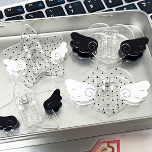 TEMU 빈티지 폴카 도트 하트 날개 별 메모 클립 4개, INS 스타일 고급스러운 아크릴 PP 클립, 투명한 질감의 양면 프린트, 다용도로 사용할 수 있는 귀여운 빈티지 요소, 시험지 메모지, 노트, 저널용 포스트잇을 클립할 수 있음, 학생의 정리 및 보관에 매우 실용적