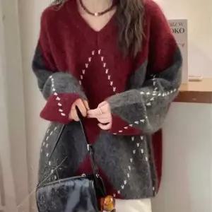 [다잇템]데일리 엠버서더 도톰 브이넥 아가일니트
