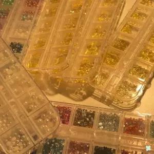 세트 큐빅파츠 12칸분리형케이스 네일아트 꾸미기 레진아트