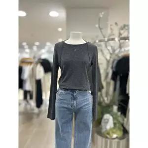 한정수량 온앤온 자수 로고 홀터넥 슬림핏 티셔츠 NJW6WE929 2830558