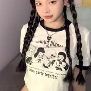 키치무드 배색 캐릭터 프린팅 크롭 반팔 티셔츠 스트릿룩 타일 화이트 W-2F5F8
