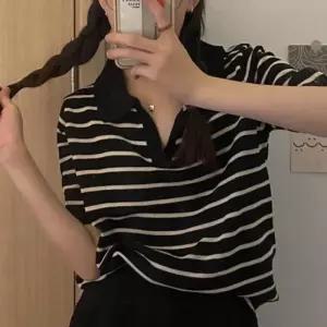 [라일리여성의류] Rly 카라 브이넥 반팔 오픈형 니트 스트라이프 티셔츠