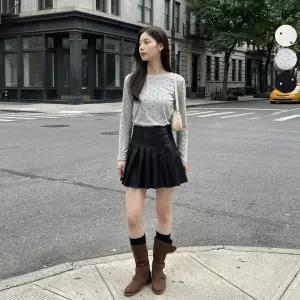 도트 라운드 프릴 소매 긴팔티