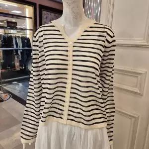 [BCBG]가을25 스트라이프 가디건 B5C7K179