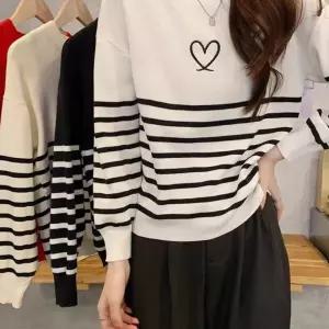 스트라이프 예쁜 하트자수 긴팔 니트 티셔츠 레이스나시 스퀘어넥티 j-350E8 노브라티 맨투맨