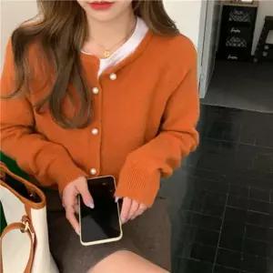여자 출근 단정한 진주단추 니트가디건 30대 사무실 대학원생 직장인