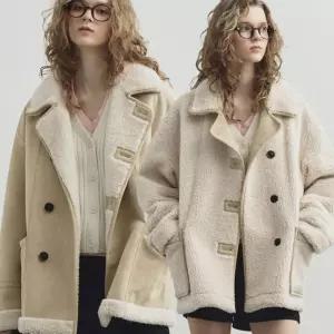 [매장정품] 몽돌 리버시블 스웨이드 무스탕 베이지 MDJK038BEIGE