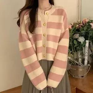 데일리룩 스트라이프 가디건 굵은패턴 골드버튼 데일리 니트 카디건