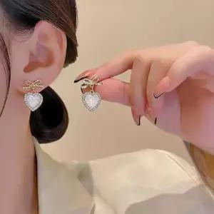 실버925 블링 리본 하트 귀걸이