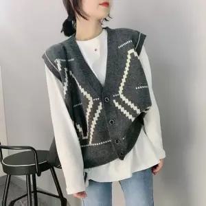 여성 오버핏 니트 조끼 단추 포인트 캐주얼 일상 데일리 레이어드 간절기 상의