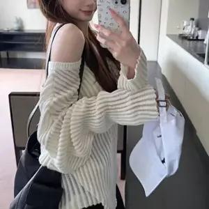 데일리룩 원숄더 보트넥 루즈핏 시스루 펀칭 니트 박스 티셔츠 가디건