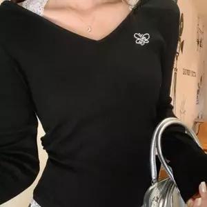 (다올)레이스 배색 V넥 긴팔 슬림핏 티셔츠 데일리룩 꾸안꾸