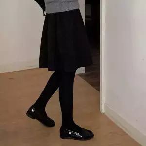 [코코블랑] 데얼즈 플레어 미디 스커트