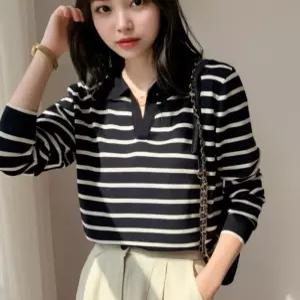 카라니트티 여성 간절기 크롭 브이넥 스트라이프 니트