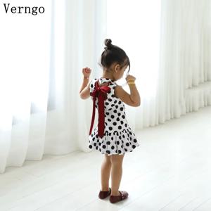 Verngo 폴카 도트 크레이프 소녀 꽃무늬 드레스 O 넥 슬리브리스 A 라인 레이스 업 생일 파티 드레스 연예인 키즈 드레스 Eid 맞춤형