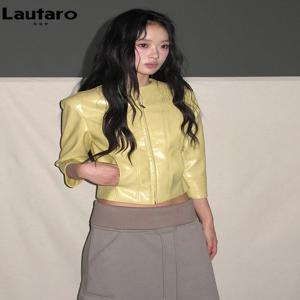 Lautaro 봄 가을 짧은 핏의 반짝이는 밝은 노란색 Pu 가죽 자켓 여성용 3/4 소매 지퍼 럭셔리 디자이너 의류