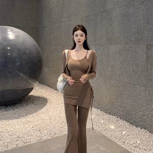 퓨어 디자이어 스타일 3피스 세트 (가슴 패드 베스트, 가디건, 하이웨이스트 플레어 팬츠 스커트) 가을 컬렉션 여성 패션 앙상블