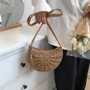 패션 반원형 짚으로 짠 어깨 Crossbody 가방 여행 작은 핸드백 숙녀 여름 수제 등나무 술 디자인 비치 가방