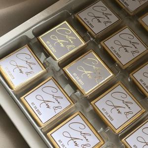 50pcs 웨딩 초콜릿 포장 용지 약혼 라벨 스티커 파티 초콜릿 호의 웨딩 테이블 장식