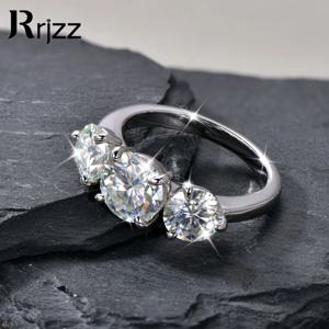 Rrjzz 인증 라운드 컷 4캐럿 3스톤 모이사나이트 약혼 반지 D 컬러 VVS1 실험실 제작 모조 다이아몬드 기념 반지