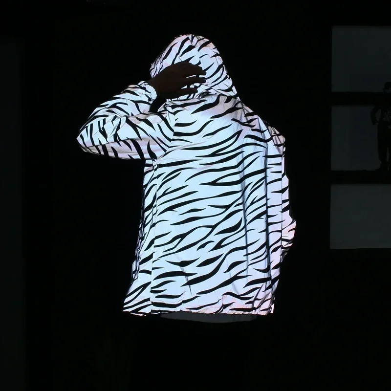 남성용 레오파드 얼룩말 반사 나이트 샤이닝 후드 윈드 브레이커 자켓 streetwear 하라주쿠 힙합 방수 까마귀 코트 남성