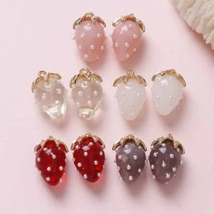 2pcs 귀여운 진주 딸기 펜던트 DIY 쥬얼리에 대한 3D 과일 매력 액세서리 수제 귀걸이 목걸이 팔찌 만들기