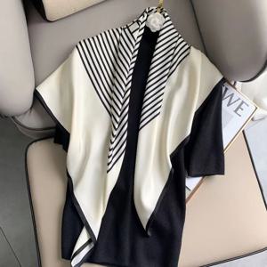 1pc 90×90CM 새로운 여름 패션 여성 기하학적 스트라이프 인쇄 사각형 실크 스카프 태양 보호 여행 외부 숄