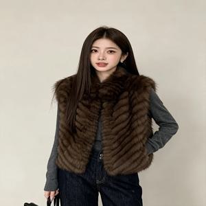2026 가을 겨울 따뜻한 여성 리얼 폭스 모피 조끼 모피 스트립이 꼭 맞게 꿰매어진 조끼 여성 짧은 재킷 아웃웨어