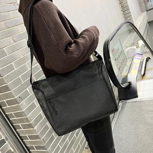 대용량 통기성 메쉬 크로스백, 나일론 스트랩 및 지퍼 잠금장치 포함 - 헬스장, 여행용으로 적합 - 기계 세탁 가능 그레이 숄더 지갑